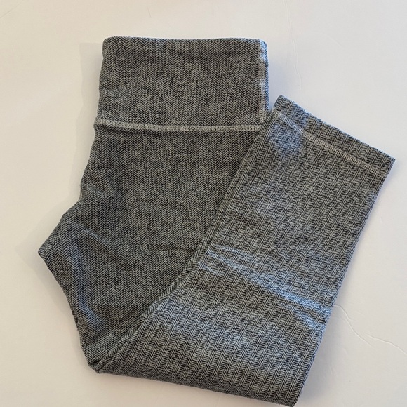 lululemon athletica Pants - Lululemon Athletica Black and White Patterned Leggings
